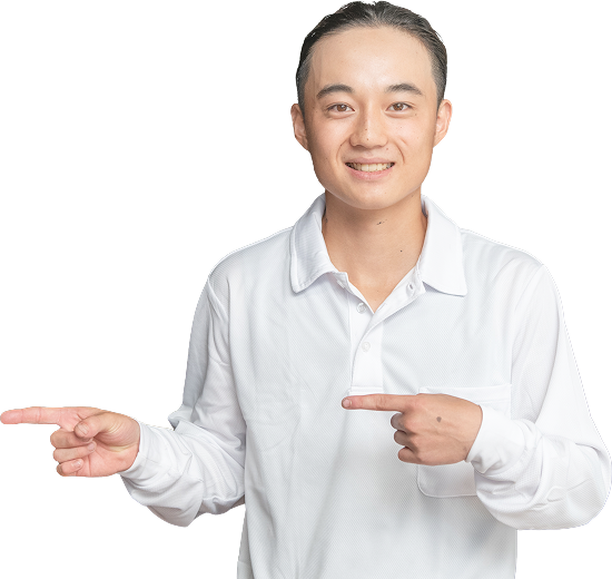 左側を指差すスタッフ
