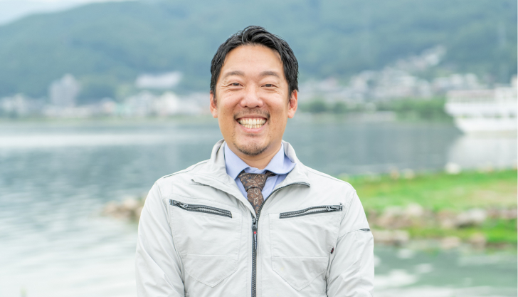 代表の笑顔