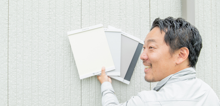 代表が色を比べている様子